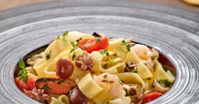 Tagliatelle cu fructe de mare