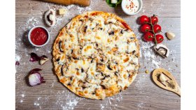 Pizza Prosciutto Fungi 4 persoane (Family)