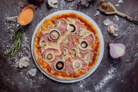 Pizza Prosciutto e Funghi